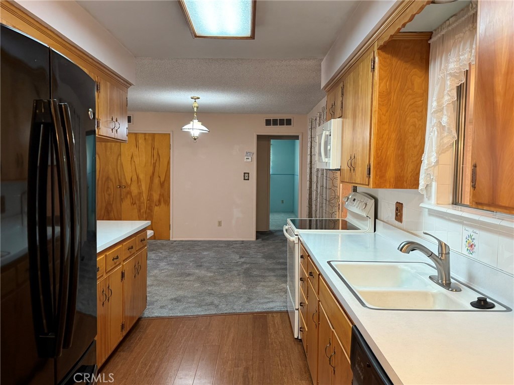 https://media.crmls.org/medias/01e07628-d708-4760-a2bd-24beefc28383.jpg?preset=X-Large