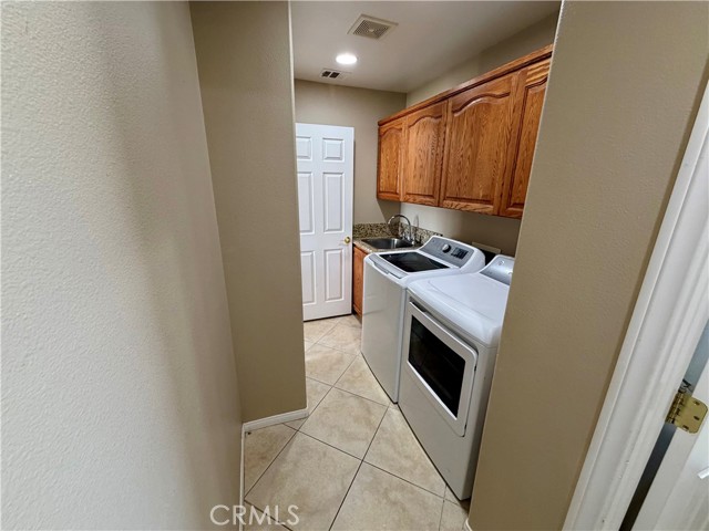 Detail Gallery Image 13 of 29 For 9725 Susan Ave, California City,  CA 93505 - 3 Beds | 2/1 Baths