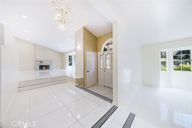 Detail Gallery Image 9 of 49 For 2255 E Chevy Chase Dr, Glendale,  CA 91206 - 4 Beds | 3 Baths