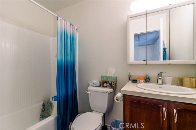 Detail Gallery Image 4 of 26 For 18350 Hatteras St #213,  Tarzana,  CA 91356 - 2 Beds | 2 Baths