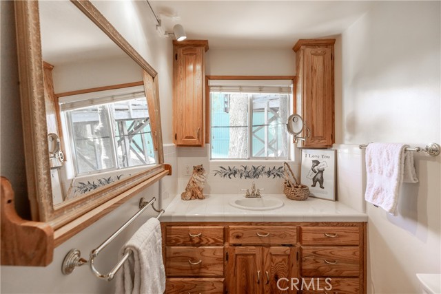 24032 Skyland Drive, Crestline CA: https://media.crmls.org/medias/01e20056-98b1-476a-a12e-3951c05877cd.jpg