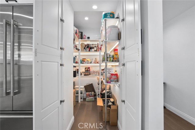 535 N Sierra Bonita Avenue, Los Angeles CA: https://media.crmls.org/medias/01e28d7c-2c7d-4999-98b7-093e23fa4224.jpg
