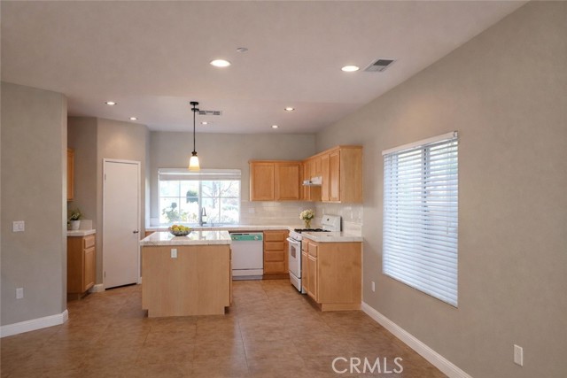 Detail Gallery Image 7 of 21 For 736 Summit Dr, Palm Springs,  CA 92262 - 3 Beds | 2 Baths