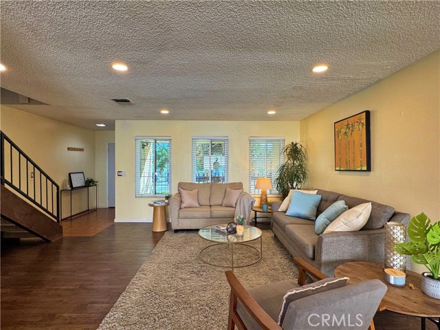 Detail Gallery Image 8 of 50 For 4177 Manhattan Beach Blvd., Lawndale,  CA 90260 - 3 Beds | 3 Baths