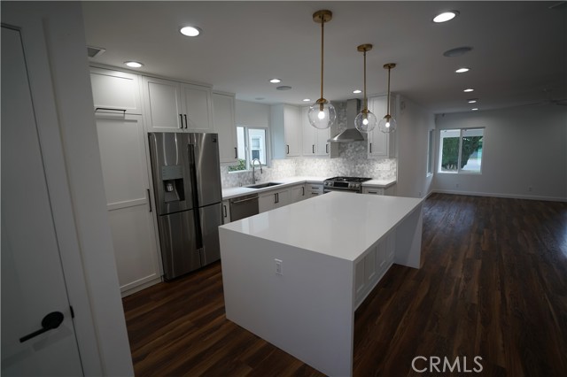 Detail Gallery Image 7 of 24 For 4466 Sherman Oaks Cir, Sherman Oaks,  CA 91403 - 3 Beds | 2 Baths