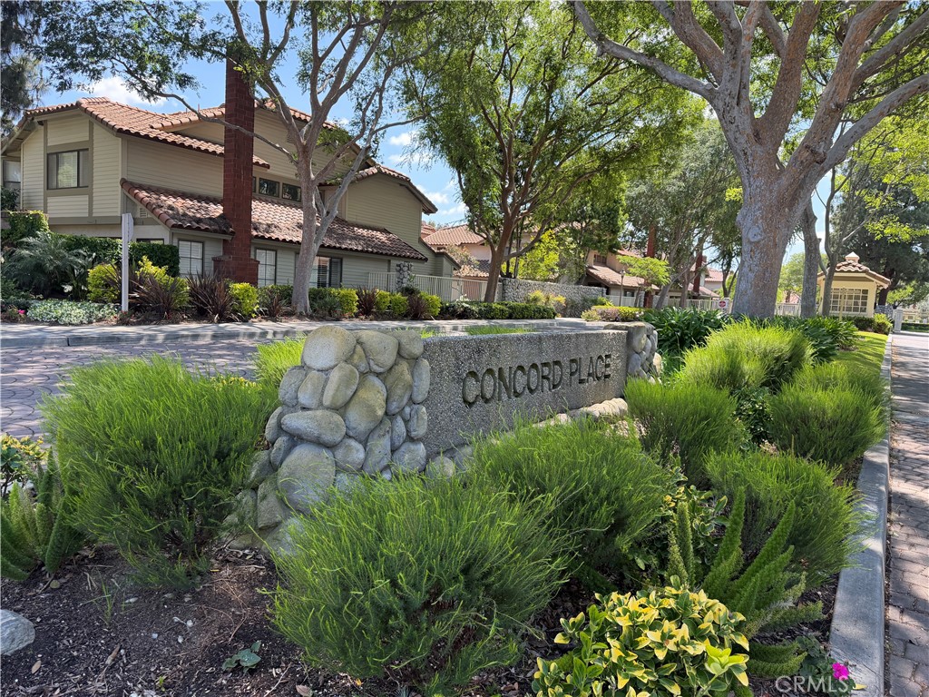 https://media.crmls.org/medias/01e52c15-ba01-4e60-8eda-64897e88bfa8.jpg?preset=X-Large