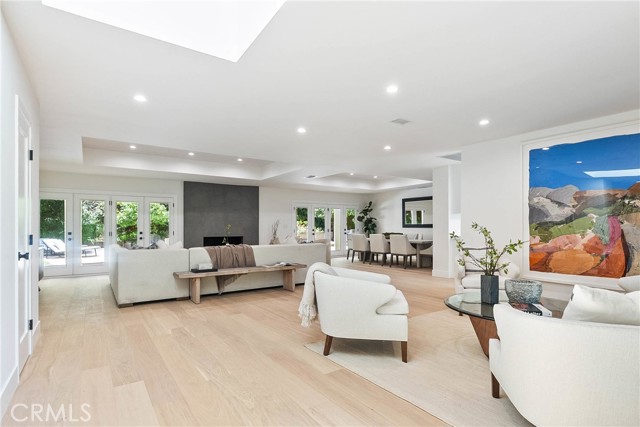 Detail Gallery Image 3 of 29 For 16430 Dorado Dr, Encino,  CA 91436 - 5 Beds | 5/1 Baths