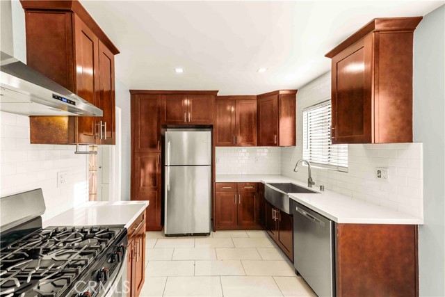 Detail Gallery Image 3 of 39 For 15534 Carfax, Bellflower,  CA 90706 - 3 Beds | 2 Baths