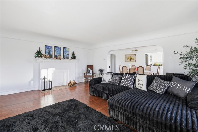 Detail Gallery Image 8 of 26 For 4916 W 12th St, Los Angeles,  CA 90019 - 6 Beds | 4 Baths