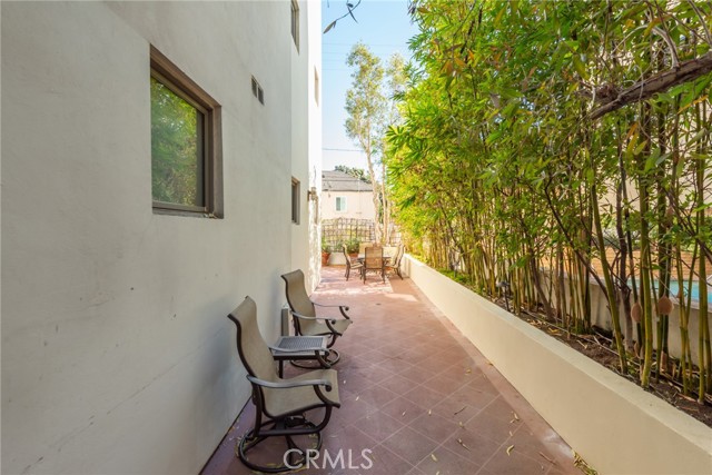 130 N Swall Drive, Beverly Hills CA: https://media.crmls.org/medias/01e863eb-a8f4-4f08-a18d-5532ffb22d90.jpg