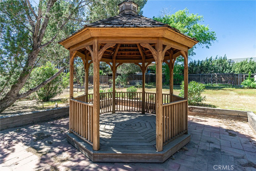 https://media.crmls.org/medias/01e9b26a-c3ac-4457-a27d-f4dcb1e7247a.jpg?preset=X-Large