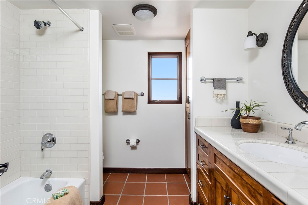 01e9c6de A4ac 4045 8abd 5a21805e7616