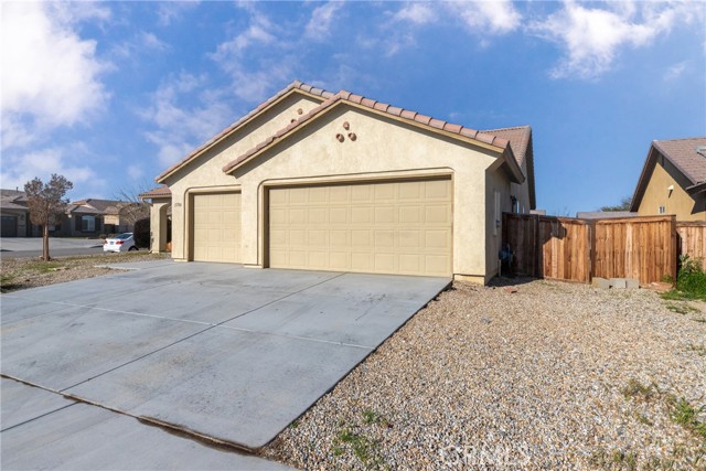 Detail Gallery Image 2 of 47 For 15706 Basin Ln, Victorville,  CA 92394 - 4 Beds | 2 Baths