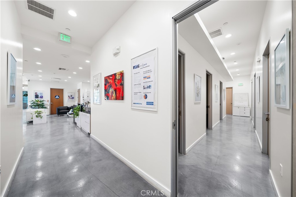 MLS #OC25143028 img 12