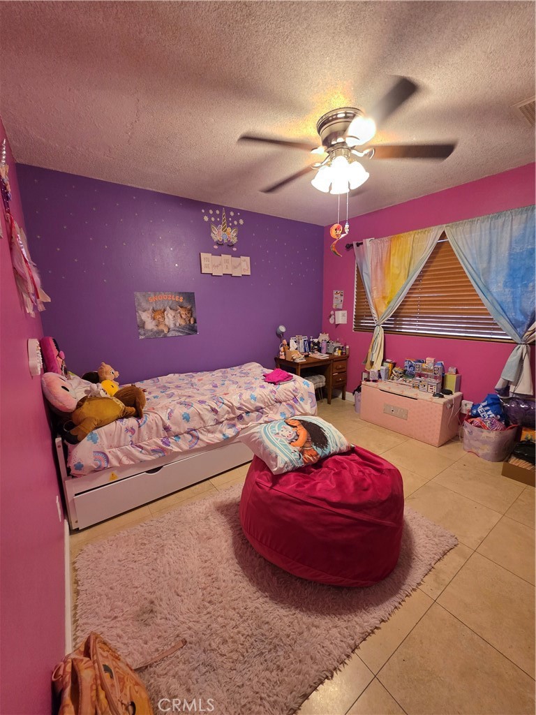 https://media.crmls.org/medias/01eb125e-e119-4018-8064-31c12fbb4cc7.jpg?preset=X-Large