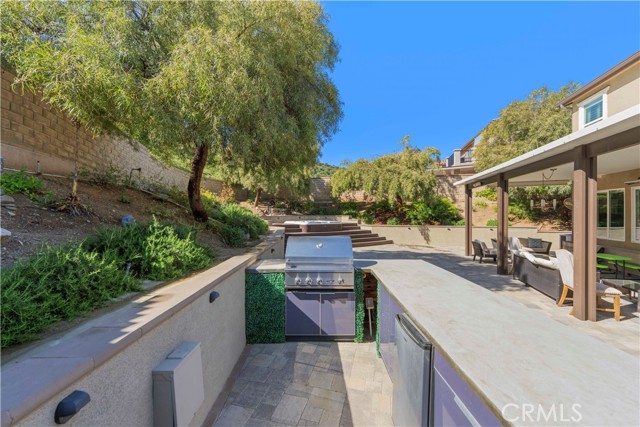 Detail Gallery Image 9 of 42 For 19890 Holly Drive, Saugus,  CA 91350 - 3 Beds | 3 Baths