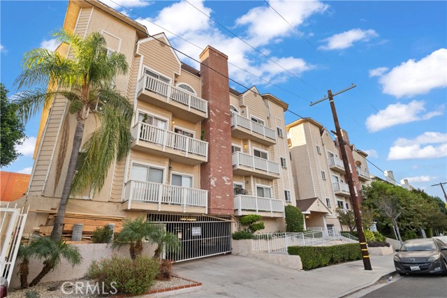 Detail Gallery Image 3 of 45 For 5135 Zelzah Ave #201,  Encino,  CA 91316 - 2 Beds | 2 Baths