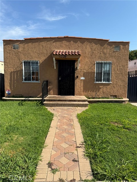 1229 E 89th Street, Los Angeles CA: https://media.crmls.org/medias/01ecb81c-4211-4268-a80f-9212c72a32e3.jpg