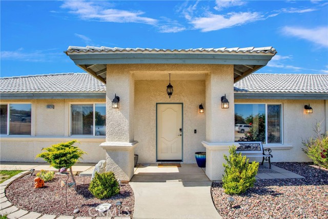 Detail Gallery Image 6 of 45 For 11020 Blue Jay Way, Oak Hills,  CA 92344 - 5 Beds | 2 Baths