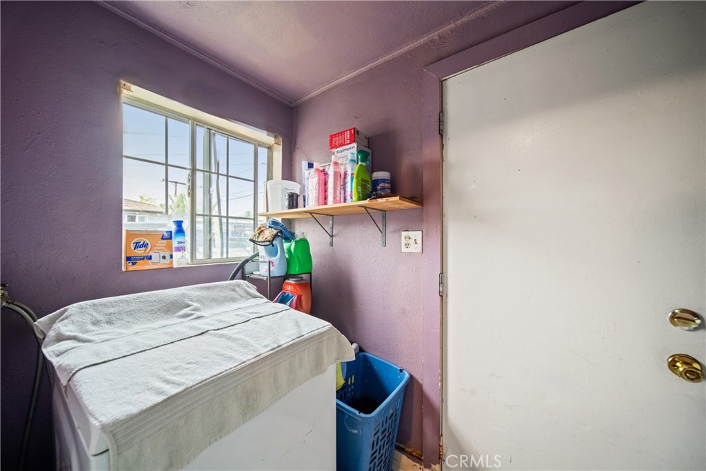 https://media.crmls.org/medias/01eddc6f-0e73-4e9d-9229-674e40e6893e.jpg?preset=X-Large