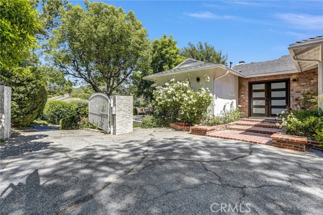 Detail Gallery Image 4 of 41 For 4936 Matula Dr, Tarzana,  CA 91356 - 3 Beds | 3 Baths