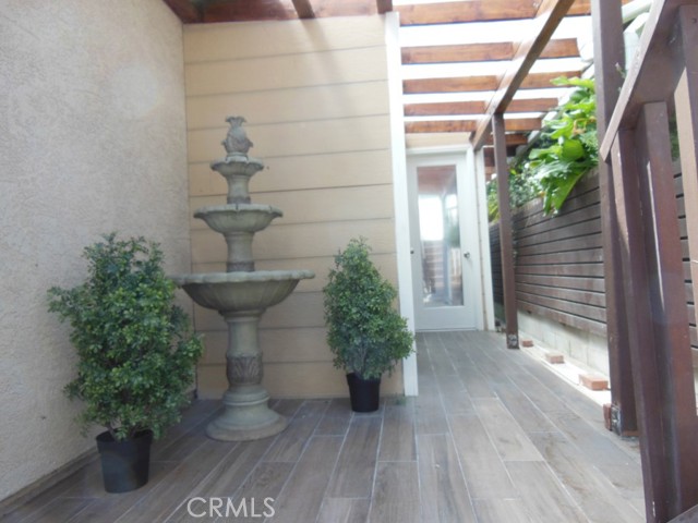 4956 Revlon Drive, La Canada Flintridge CA: https://media.crmls.org/medias/01ee0856-3bbe-442e-8396-b4c4d9a10325.jpg