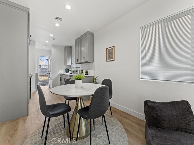 Detail Gallery Image 3 of 13 For 1411 W 7th St, Santa Ana,  CA 92703 - 3 Beds | 2 Baths