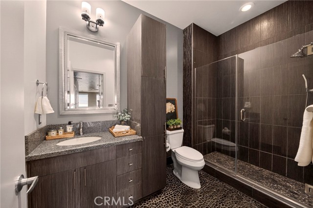 3810 Wilshire Boulevard, Los Angeles CA: https://media.crmls.org/medias/01eec67d-000f-4b79-9d96-a19ee691755a.jpg