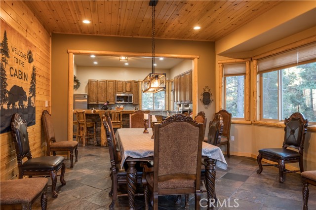 325 Stoney Creek Road, Big Bear Lake CA: https://media.crmls.org/medias/01eff92a-d0ff-4e4e-9f86-0d9cd5039fd2.jpg