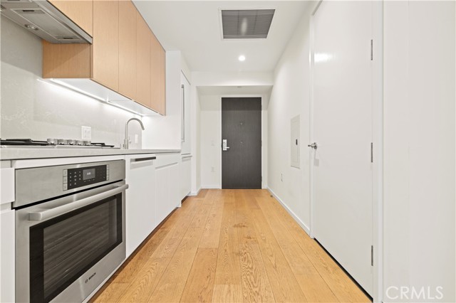 877 Francisco Street, Los Angeles CA: https://media.crmls.org/medias/01f036b3-f2eb-4720-b718-63b96c496e23.jpg