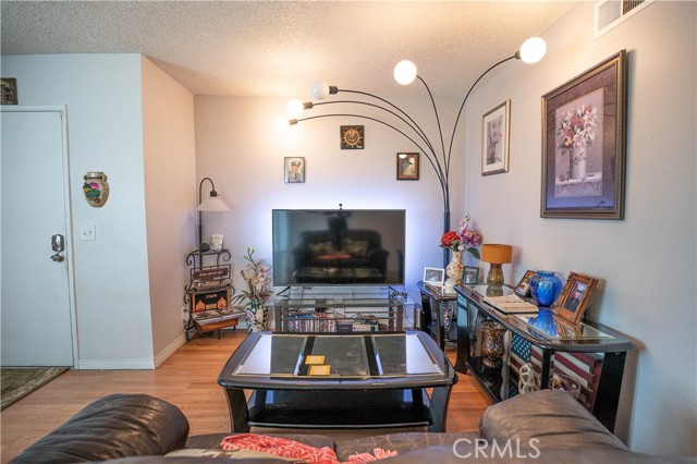 Detail Gallery Image 6 of 38 For 31095 Camino Verde, Temecula,  CA 92591 - 3 Beds | 1/1 Baths