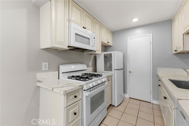 1310 Brentwood Circle, Corona CA: https://media.crmls.org/medias/01f13f0d-ea3f-4bcd-bd82-eafb1f6dc805.jpg