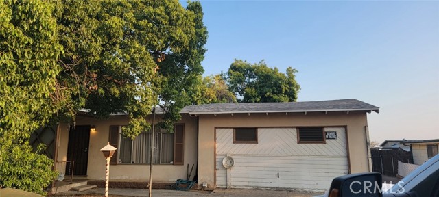 153 E Avenue L Calimesa, California PRICE REDUCED!!!!! SELLER VERY MOTIVATED!!! MAKE AN OFFER TODAY!!!! Come join the growing community of Calimesa! This house has many cute possibilities. It's your blank canvas to style and make your own. It has a New Roof. New water heater. New electrical and a new range. Bonus room off of kitchen. Enclosed laundry room. Beautiful mature trees. There is a detached 2 car garage. This home sits on a huge Buildable lot (subject to permit), in a nice quiet neighborhood.
Hurry quick. It won't last!
