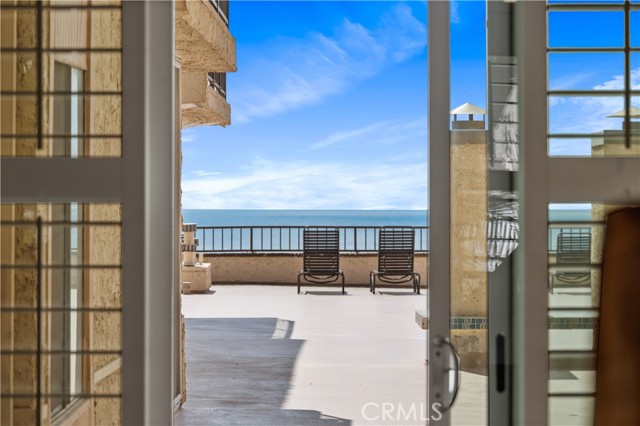 Detail Gallery Image 3 of 66 For 555 Esplanade #320,  Redondo Beach,  CA 90277 - 2 Beds | 2 Baths