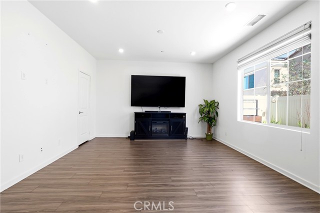 Detail Gallery Image 8 of 38 For 475 N Glenwood, Rialto,  CA 92376 - 5 Beds | 3/1 Baths