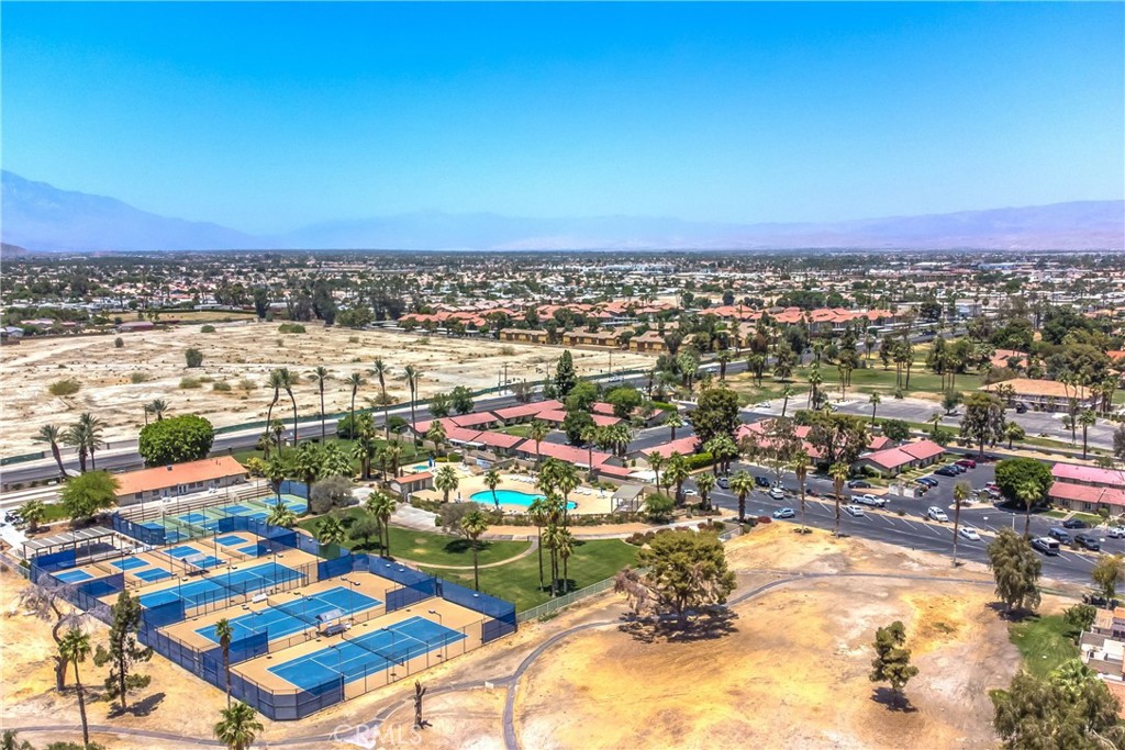 https://media.crmls.org/medias/01f28746-83de-433b-bd12-6c7a80784858.jpg?preset=X-Large
