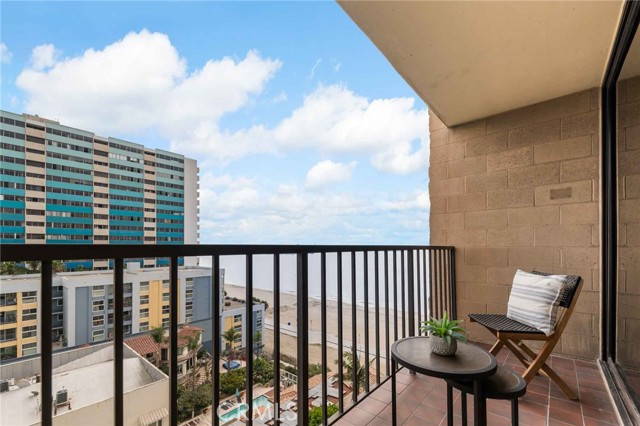 1750 E Ocean Boulevard, Long Beach CA: https://media.crmls.org/medias/01f2d3bf-a545-460a-8f3b-cb70fbe0bb69.jpg
