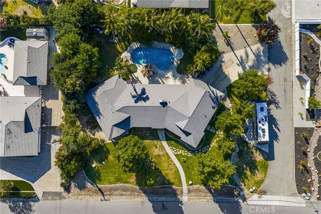 https://media.crmls.org/medias/01f2f9c0-2098-4768-9151-60207415be84.jpg?preset=X-Large