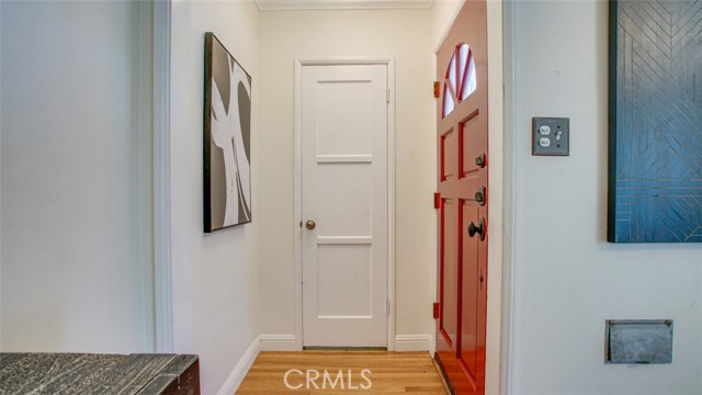 525 N Mariposa Street, Burbank CA: https://media.crmls.org/medias/01f308b8-5e16-4846-8e22-df59c7873b46.jpg