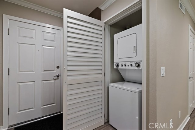 Detail Gallery Image 8 of 19 For 4744 Ben Ave #11,  Valley Village,  CA 91607 - 2 Beds | 2/1 Baths