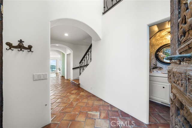 Detail Gallery Image 32 of 66 For 2301 Pacific Dr, Corona Del Mar,  CA 92625 - 4 Beds | 3/1 Baths