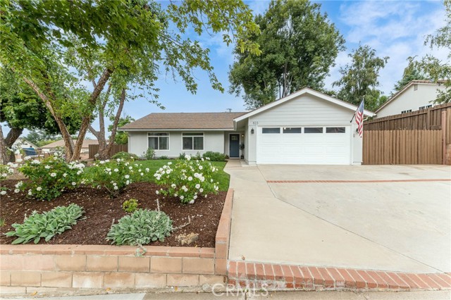 823 Fowler Avenue photo 1