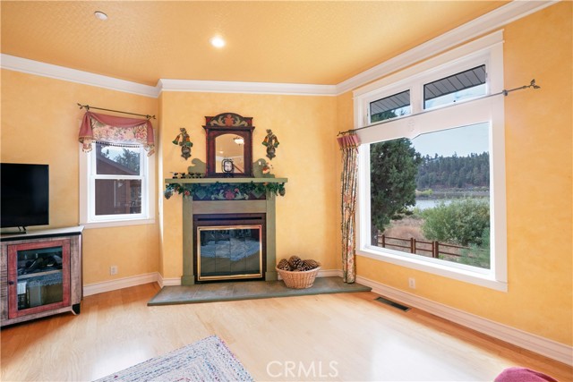 Detail Gallery Image 11 of 75 For 42425 Bear Loop, Big Bear Lake,  CA 92314 - 3 Beds | 3/1 Baths