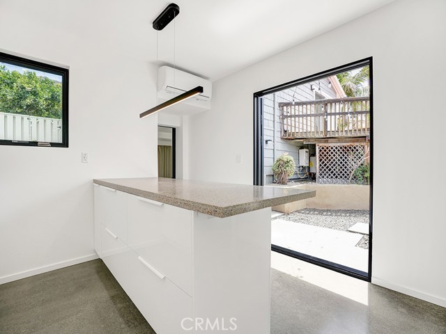 31641 3rd Avenue, Laguna Beach CA: https://media.crmls.org/medias/01f5d17f-b001-4740-8e30-fa262b30ab7d.jpg