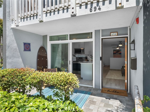 Private Patio with only one unit that passes by!