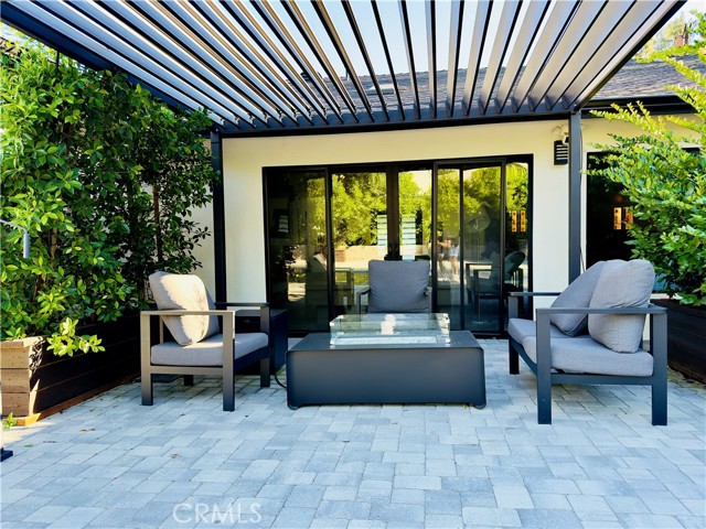 20301 Reaza Place, Woodland Hills CA: https://media.crmls.org/medias/01f6a198-e659-45c0-a71c-4d024cda43e7.jpg