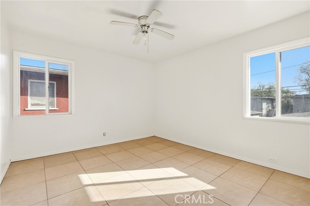 Detail Gallery Image 17 of 32 For 1405 S Broadway, Santa Ana,  CA 92707 - – Beds | – Baths