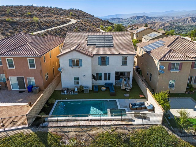 20556 Suzie Lane, Saugus CA: https://media.crmls.org/medias/01f74b8a-9423-4ce2-af70-539bbfdf7c0c.jpg