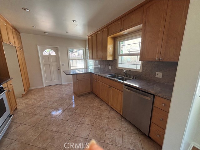 21327 De La Osa, Woodland Hills CA: https://media.crmls.org/medias/01f768a0-d2ec-4a56-b458-b38e8b4a3758.jpg
