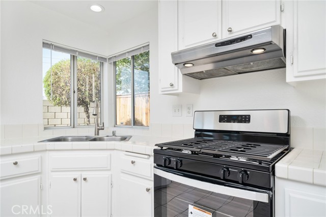 Detail Gallery Image 13 of 31 For 15642 Coventry Ln, Fontana,  CA 92337 - 3 Beds | 2/1 Baths